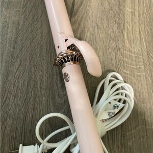 T3 Pink curling iron